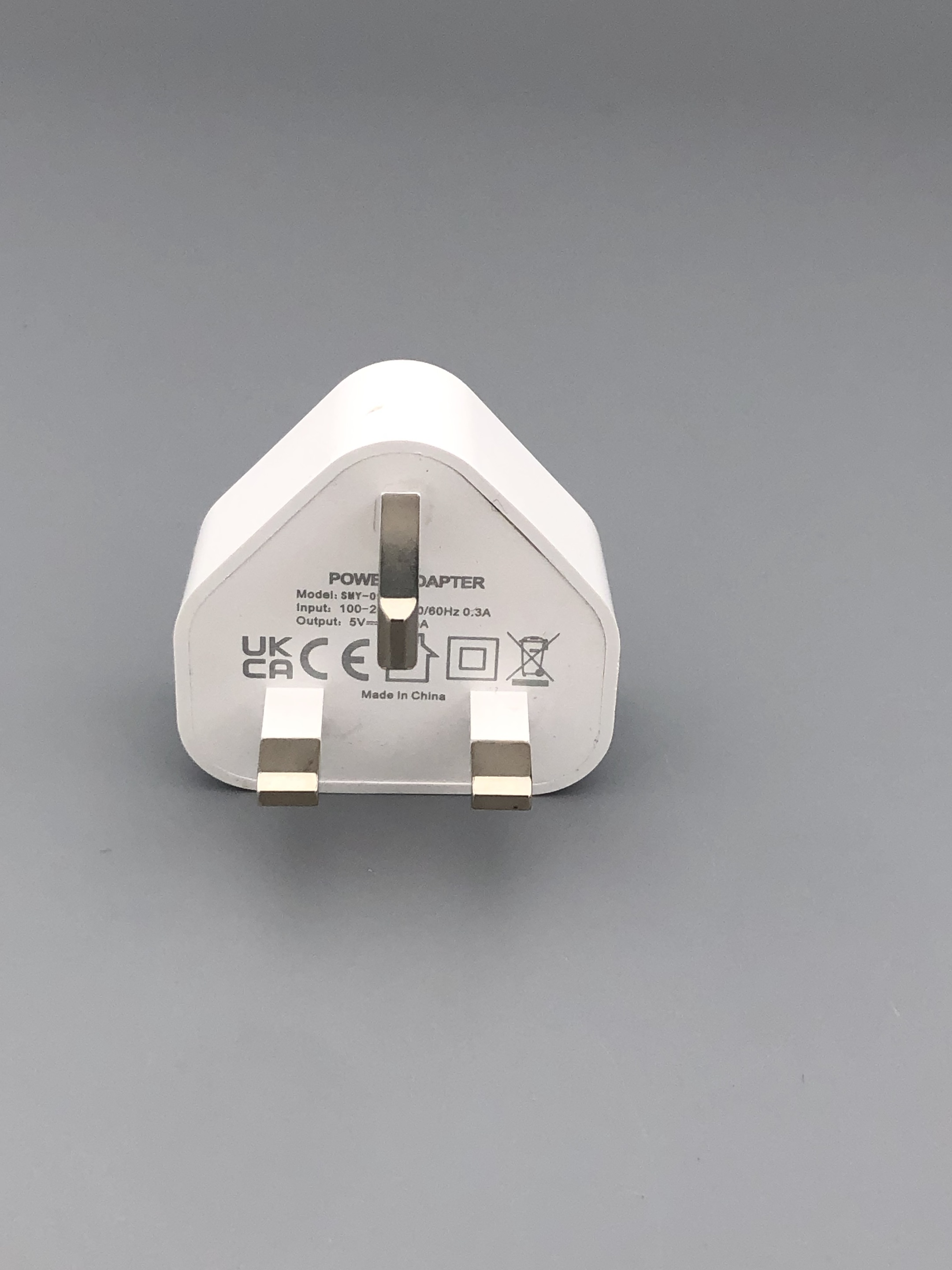 澳規(guī)正標適配器5V2A